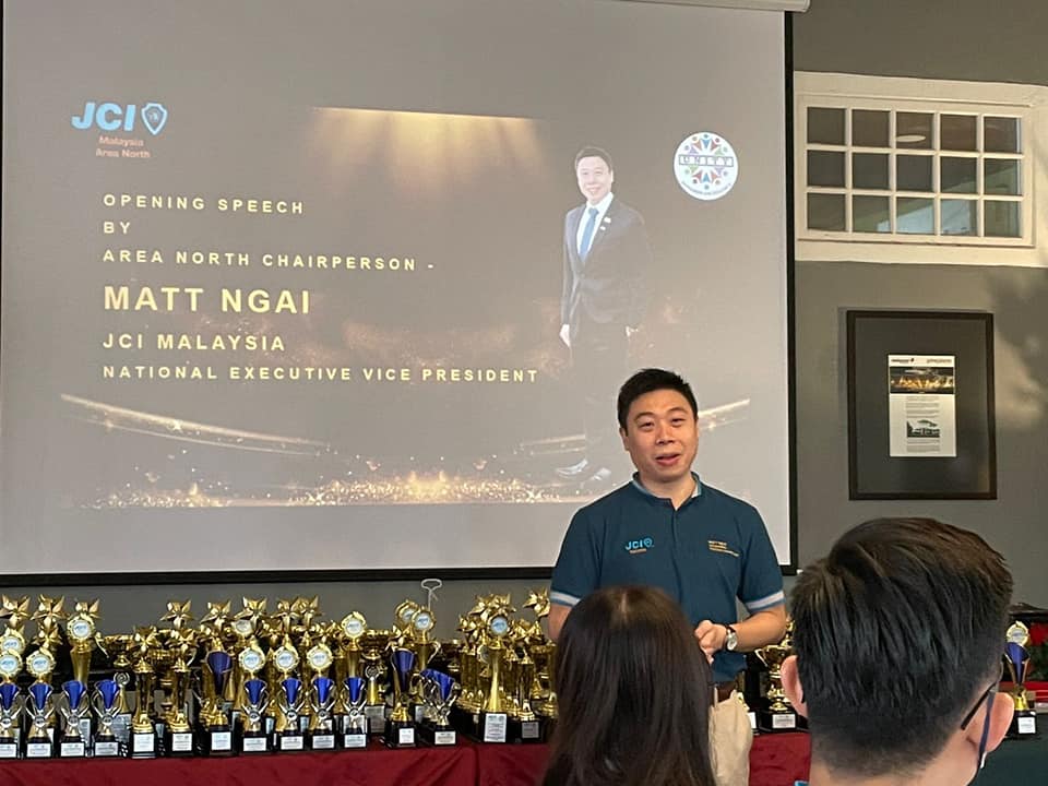 ★3月24日见报/有故事的人 / 服务社会从自己做起