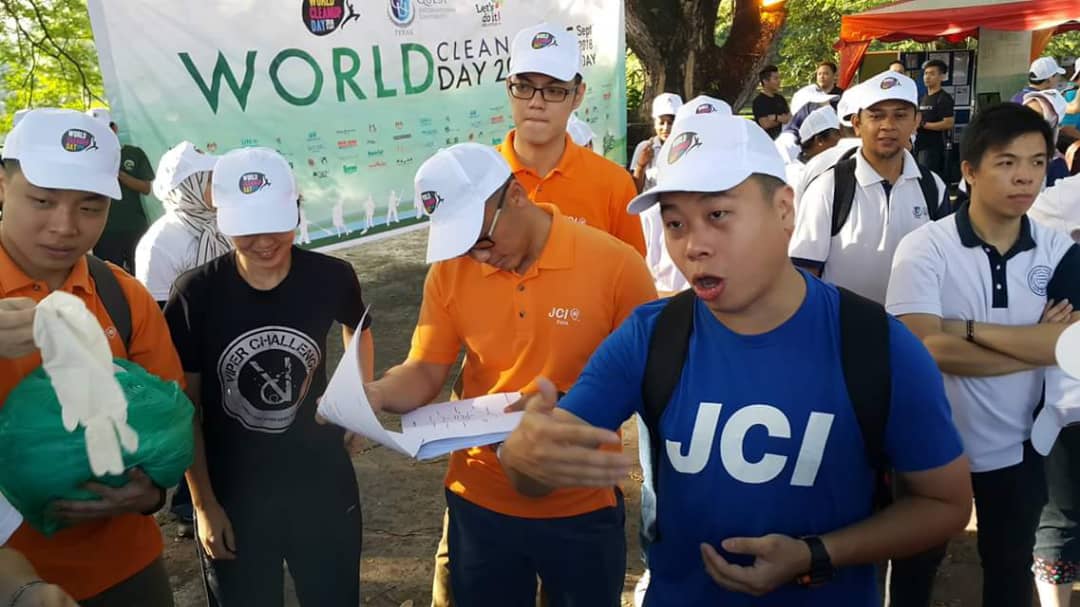 ★3月24日见报/有故事的人 / 服务社会从自己做起