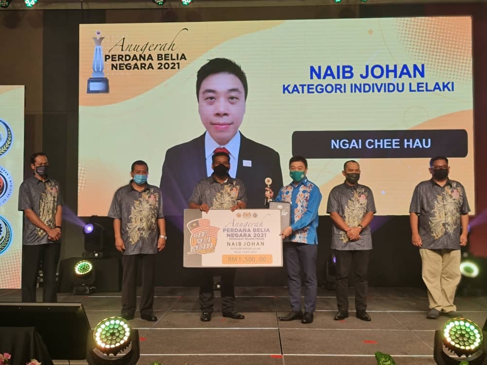 ★3月24日见报/有故事的人 / 服务社会从自己做起