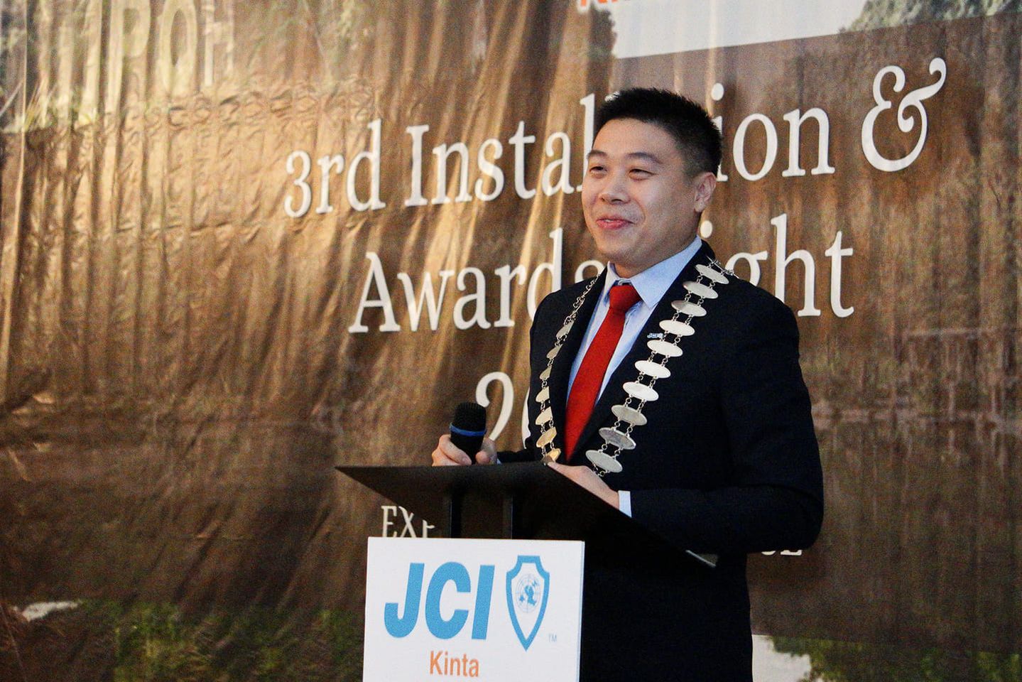 ★3月24日见报/有故事的人 / 服务社会从自己做起