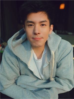 《香蜜沉沉》男星3次逆整型成功 “蛇精男变天菜”惊呆网