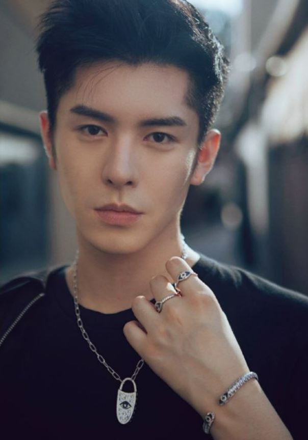 《香蜜沉沉》男星3次逆整型成功 “蛇精男变天菜”惊呆网