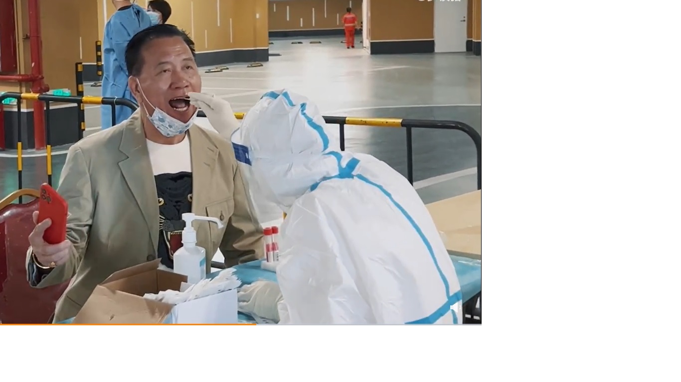 万梓良直击深圳封城实况 做检测拉下口罩大喊加油