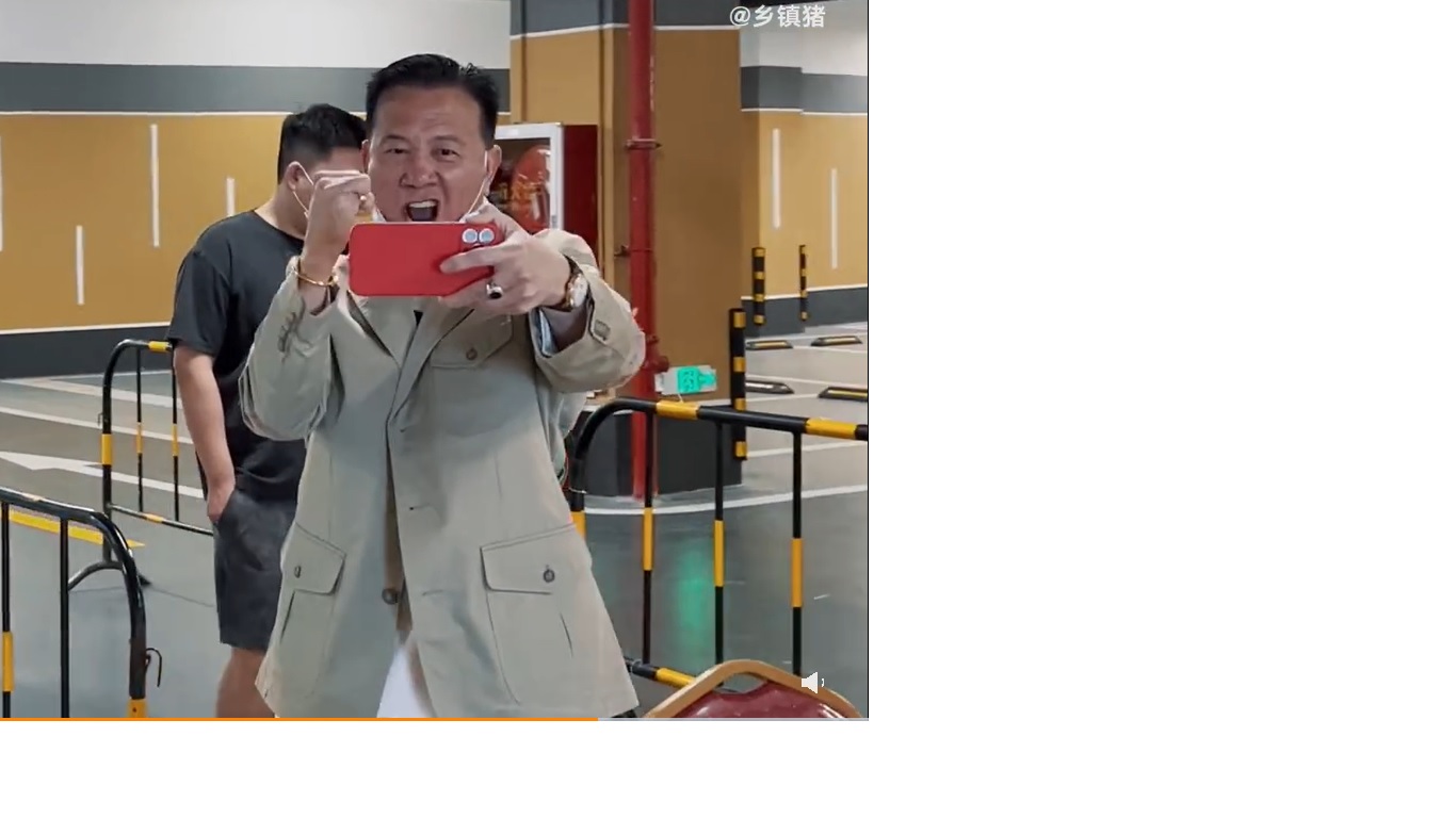 万梓良直击深圳封城实况 做检测拉下口罩大喊加油