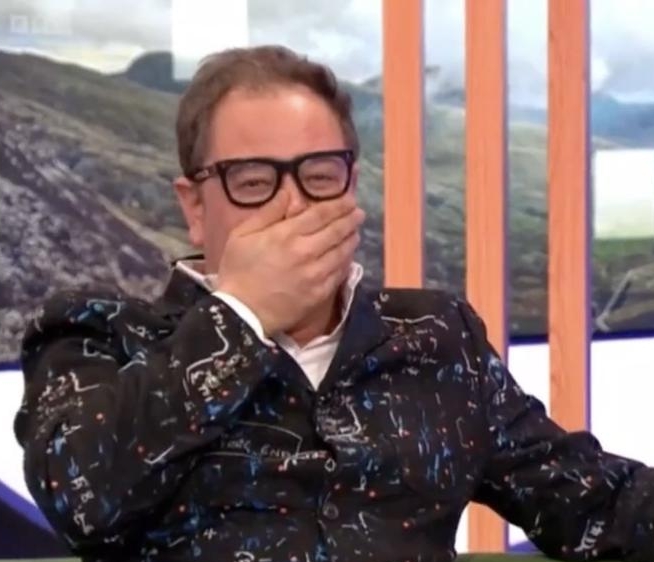 上节目走光画面疯传 卡蜜拉认了宿醉未醒	