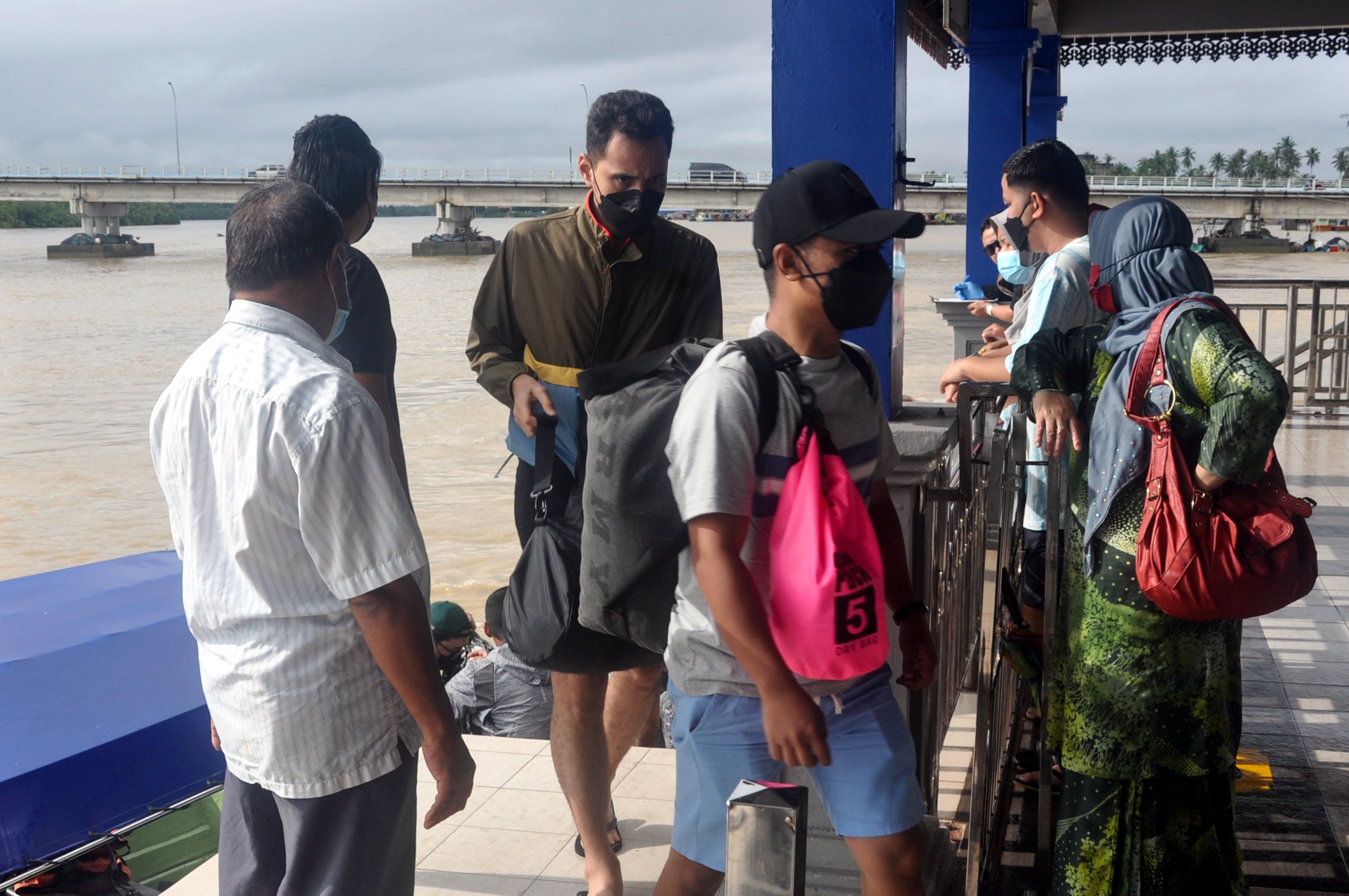 不受天气恶劣影响 热浪浪中岛旅游照跑