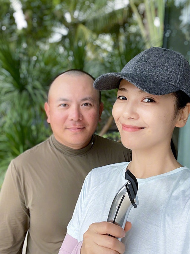 与曹可凡互动亲密 　刘涛被网讽离婚前奏