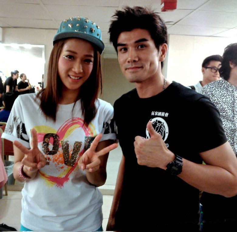 与锺嘉欣8年情遭打压  伍允龙：我深受伤害