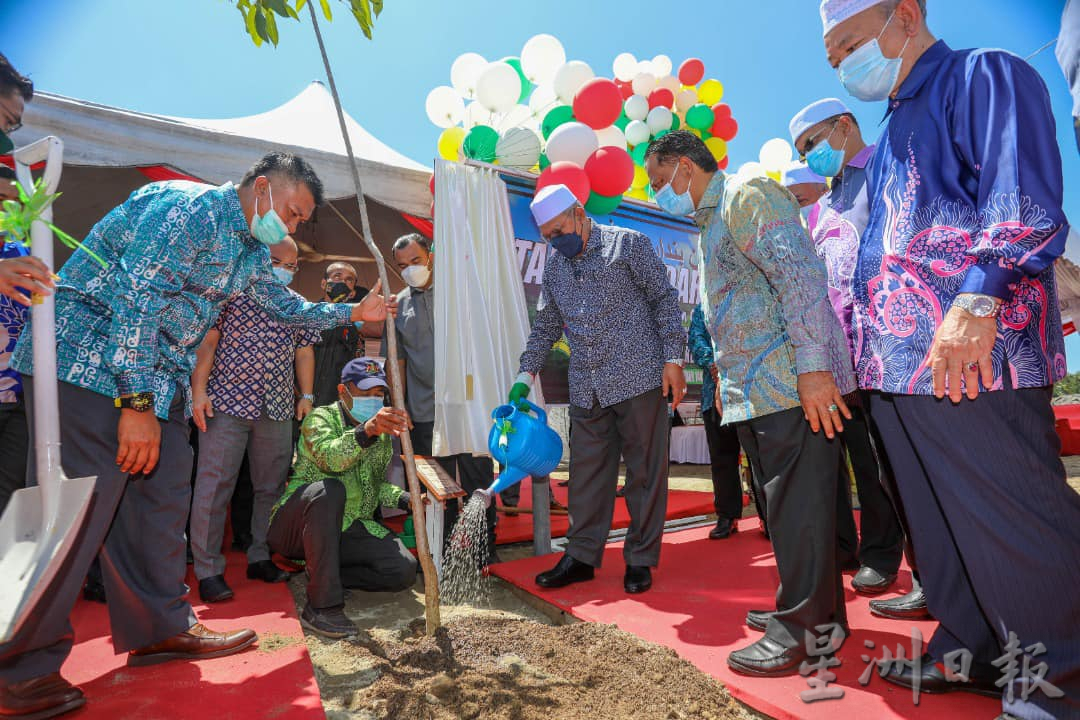 东:丹州政府批准了1000万令吉，以解决哥打峇鲁多个地区闪电淹水的问题。