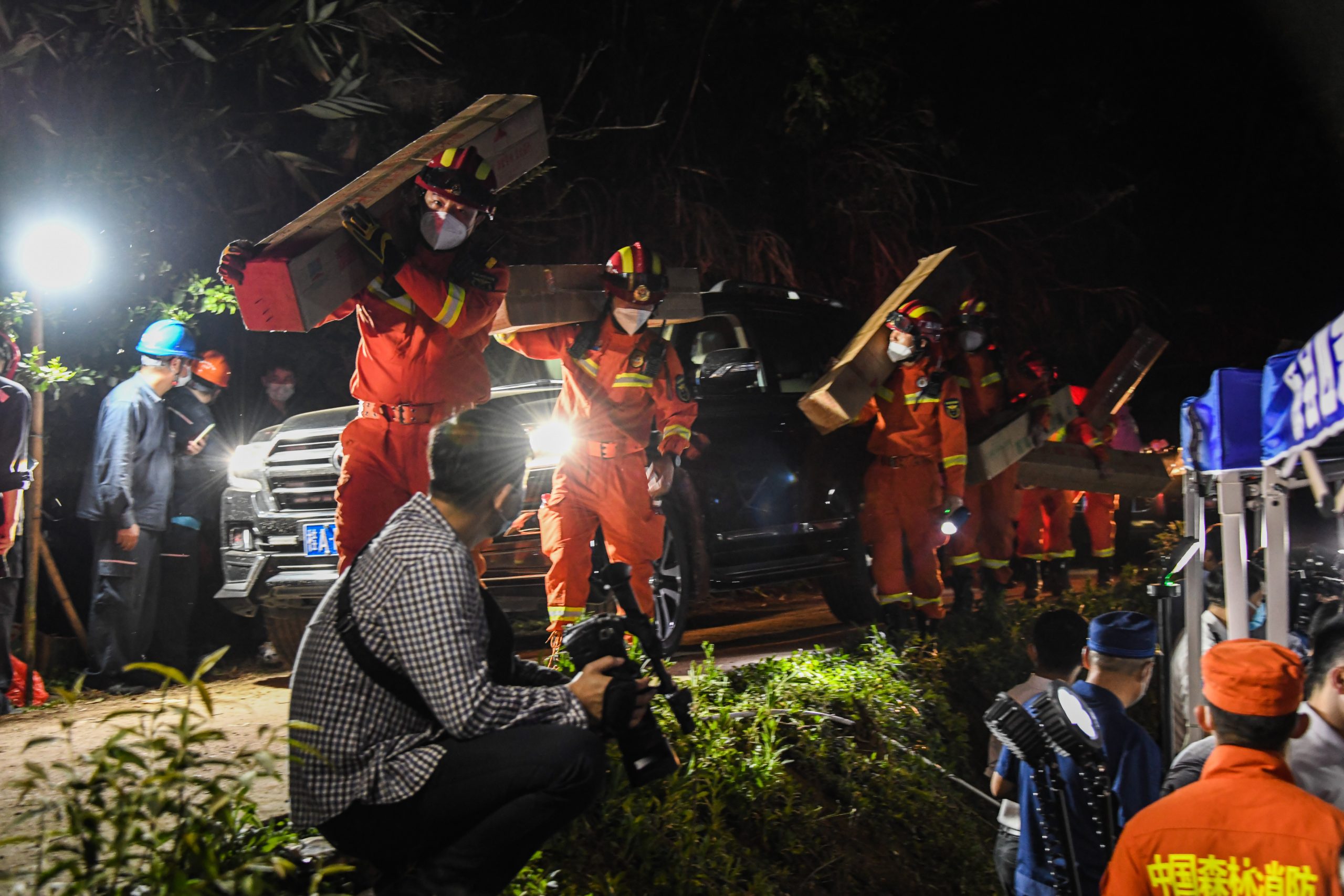 东航坠机132人仍未寻获 中国副总理刘鹤赴广西坐镇