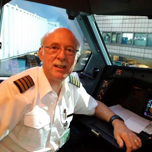 东航坠机｜遭周星驰批“冷血”  外籍机师斥断章取义