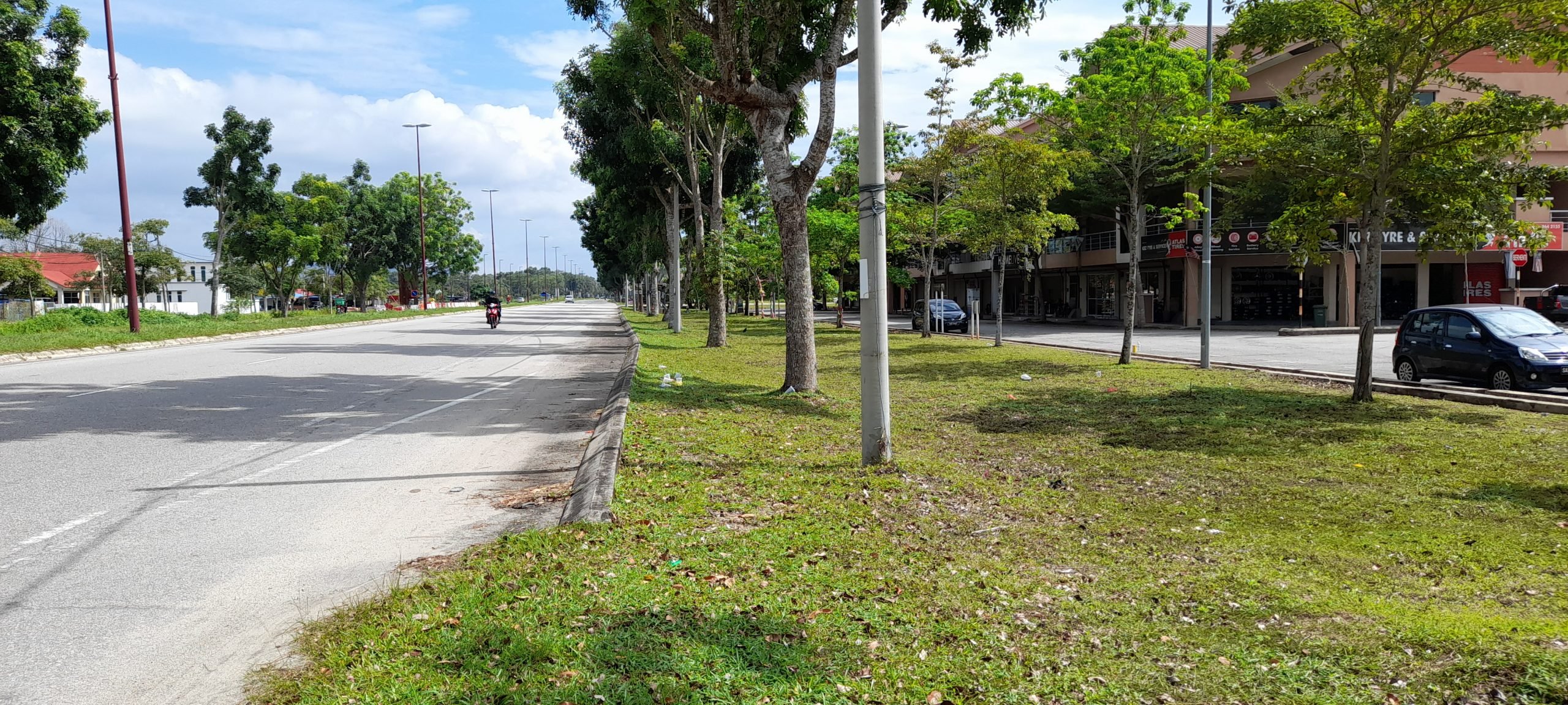 东:丹绒隆坡于3月15日大停电,目前电流已恢复供应,数十套候命的流动发电机已不见踪影