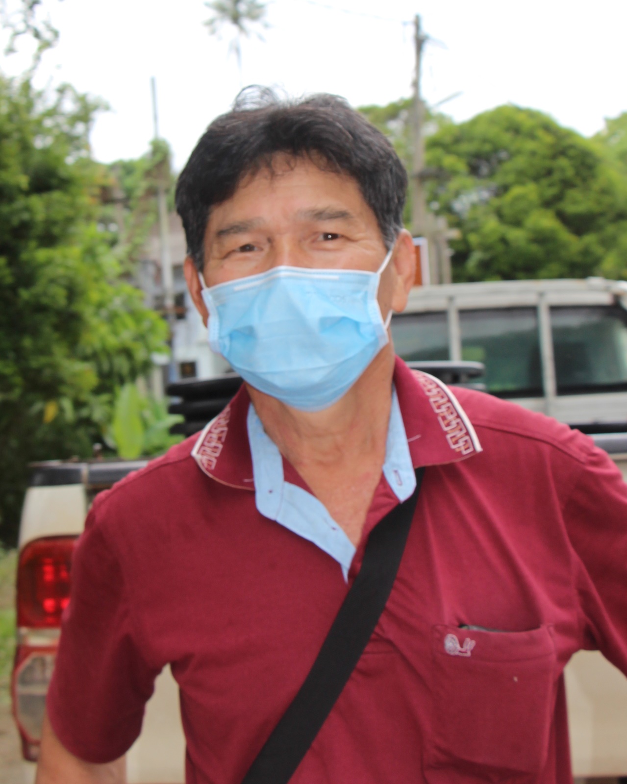 东:都赖新村不远的涵洞道路出现大洞,警方封锁禁止川行