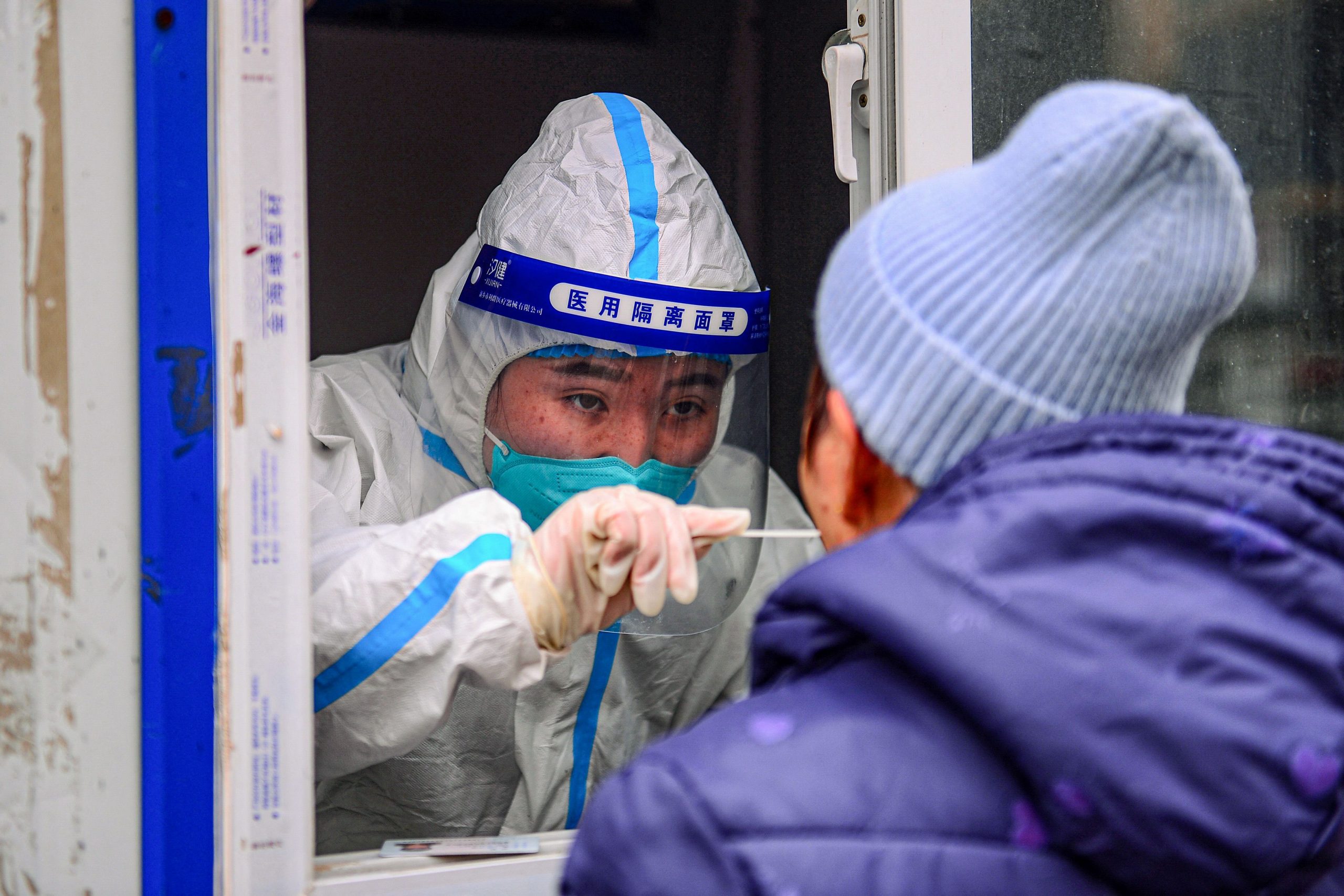 中国新增本土病例超过400例 创两年新高