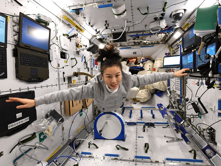 中国/国际妇女节 女太空人王亚平祝福:“有梦女孩 采撷最璀璨的星”