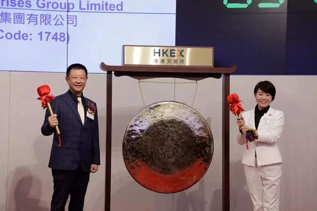 中国/海底捞亏损创办人张勇卸任 43岁“最牛服务员”接棒执行长