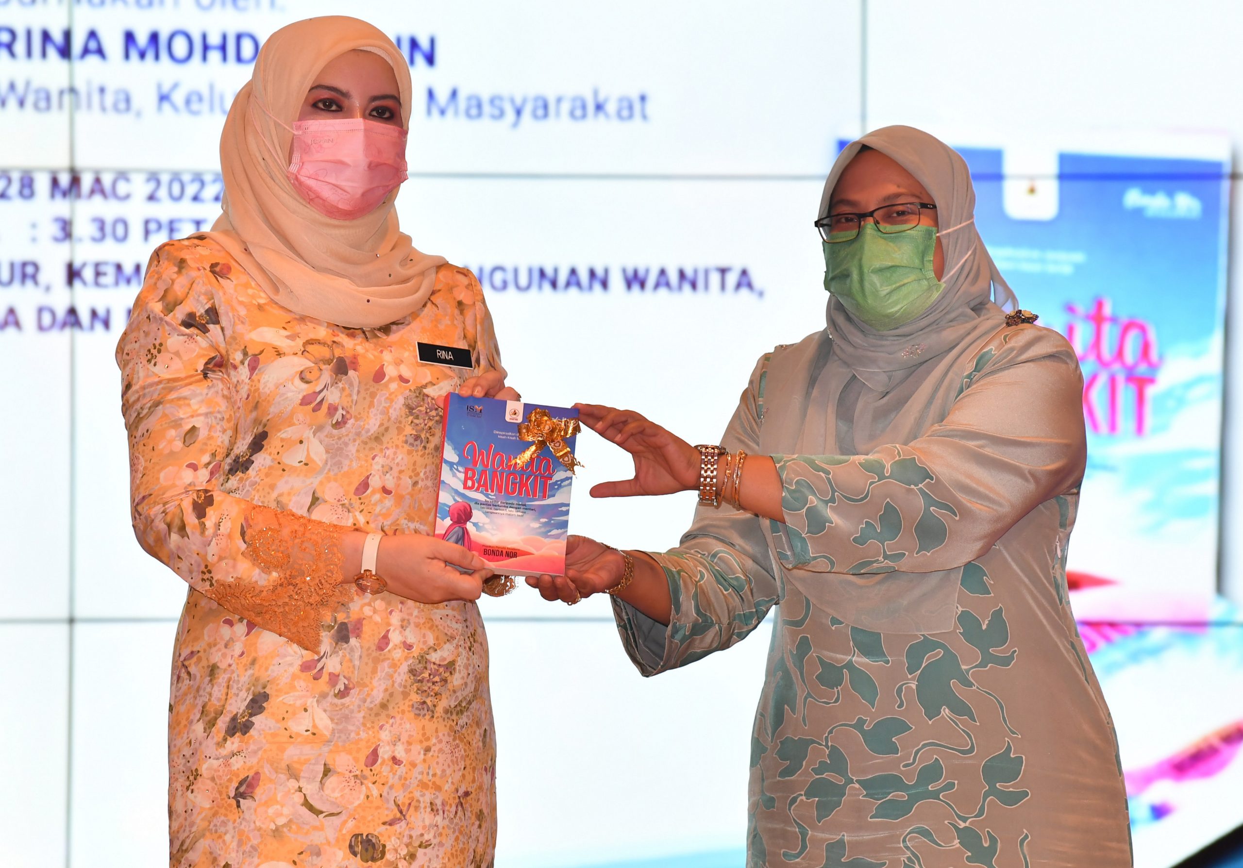 丽娜:一些警察仍然拒绝接受家庭暴力受害者的投报