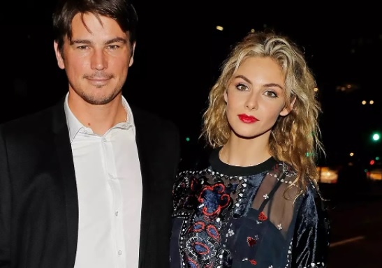 低调当3宝爸 乔斯夏奈特秘婚10年女友