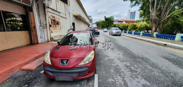 供fb/芙市政厅再摆乌龙,这次把Peugeot误认Porsche