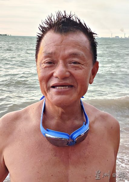供FB/“能继续游就不回头”,沙滩男孩“征服大海”