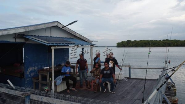 供FB/以为出现新物种,却打捞出无人机,海龟保育员脸书贴文寻失主