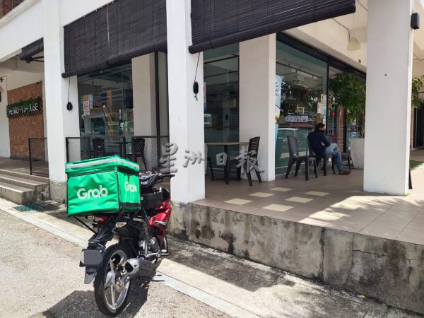 供FB／疫情升温 少人叹咖啡，芙咖啡馆食客减30％