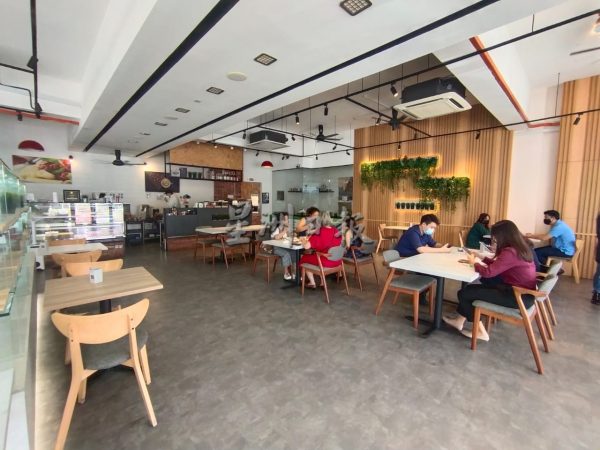 供FB／疫情升温 少人叹咖啡，芙咖啡馆食客减30％