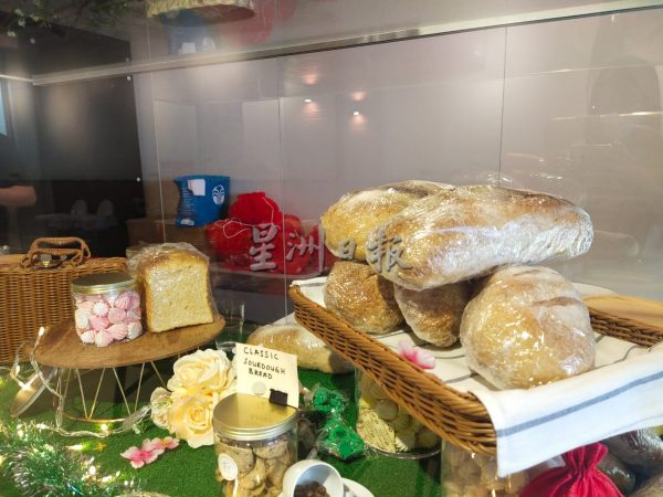 供FB／疫情升温 少人叹咖啡，芙咖啡馆食客减30％