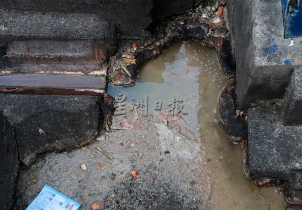 供FB/食肆后巷水沟油污残渣恶臭,你可以选择这样做