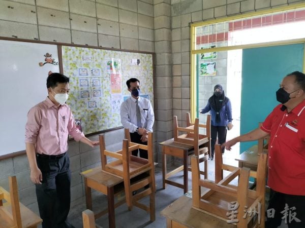 供fb:谢琪清:开学首周,亚沙国会选区就有30个班级因为有确诊而关闭,数据仍在飙升