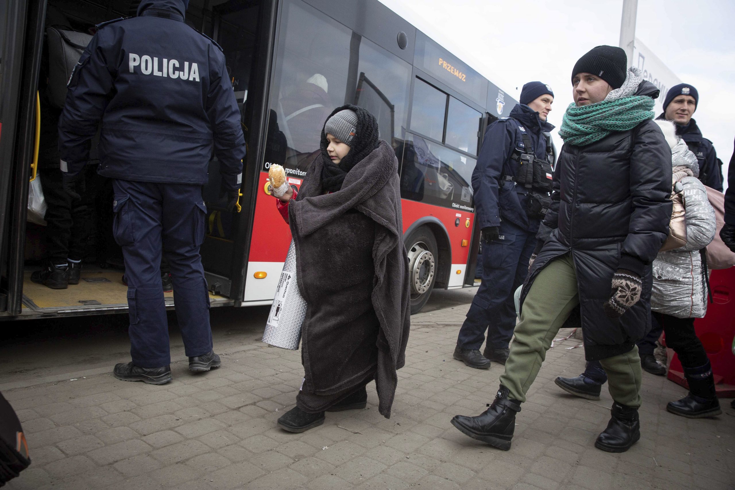 俄军恐袭苏梅市至少9死 包括两名儿童