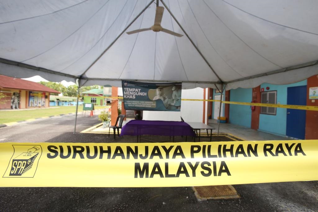 全国:全柔共开放1021个投票中心,4万9290名执勤人员投入工作确保投票顺利