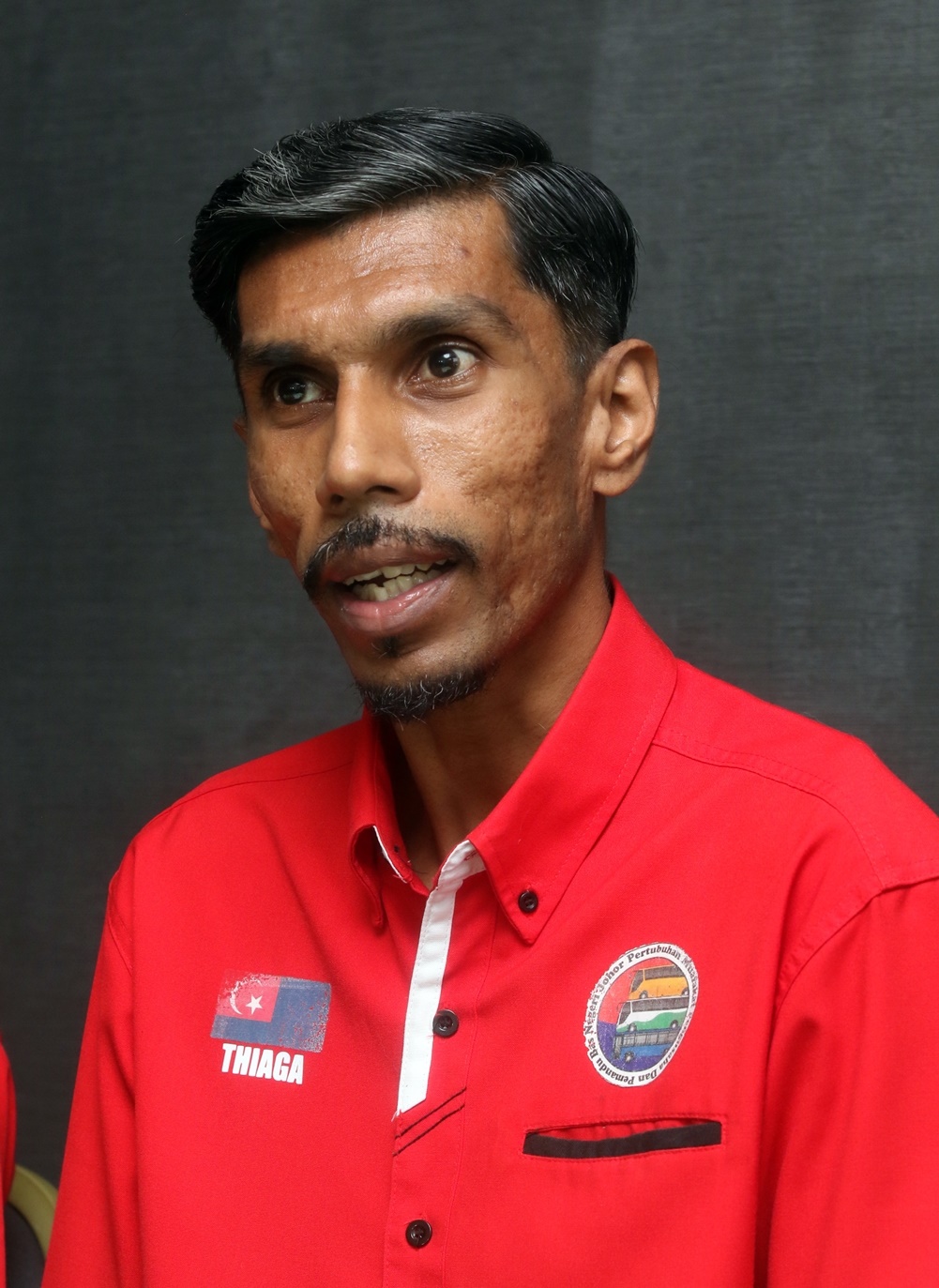 全国:新闻:国门即将开放,小型巴士业主却还不晓得出入境程序细节