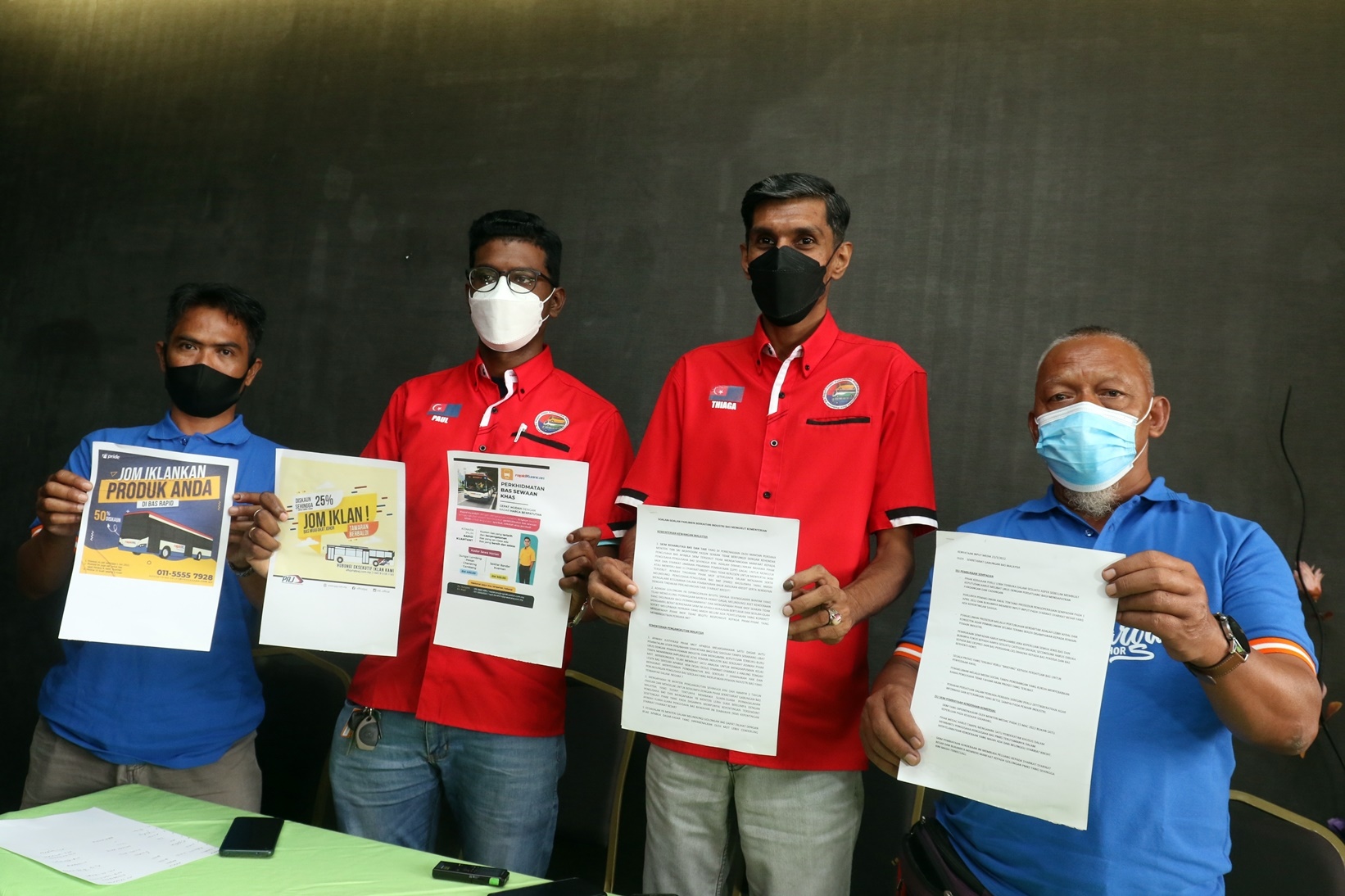 全国:新闻:国门即将开放,小型巴士业主却还不晓得出入境程序细节