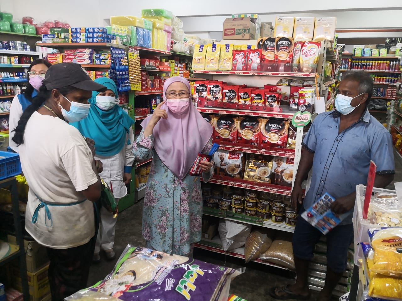 全国:新闻:旺阿兹莎旋风式造访多个地区