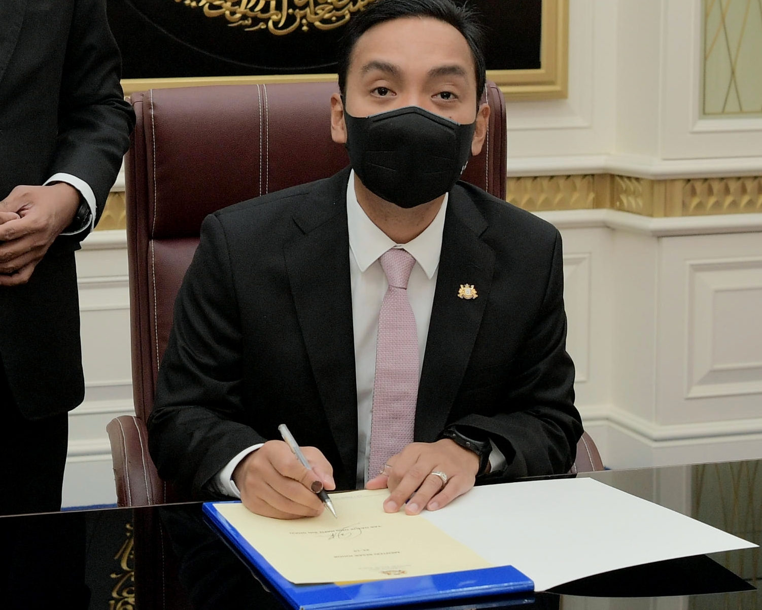 全国:柔新大臣打卡上班