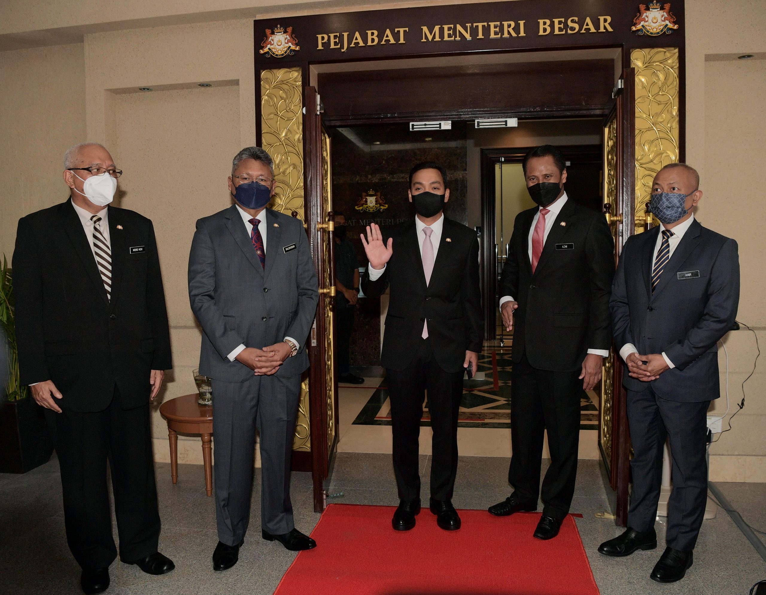 全国:柔新大臣打卡上班