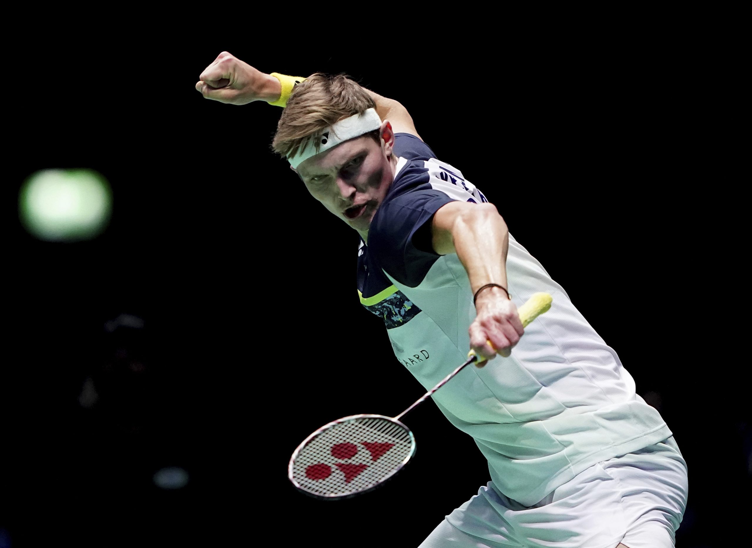 全英赛| “龙牙之刃”再现 梓嘉狂攻摘桃