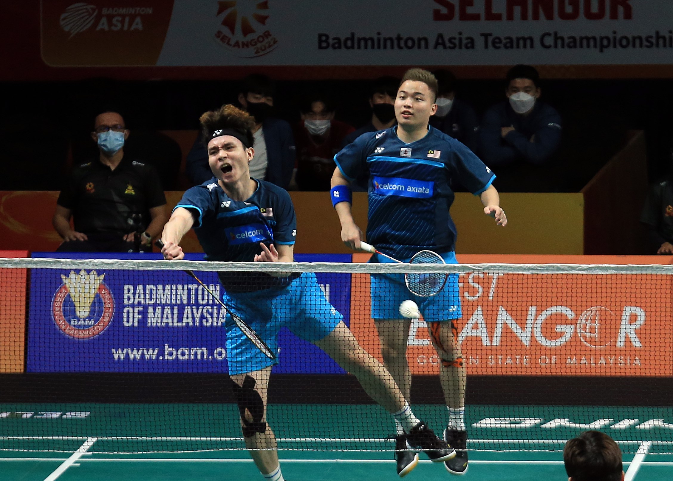 全英赛| 新莹走出德国赛一轮游颓势 谢苏16强硬碰世界亚军