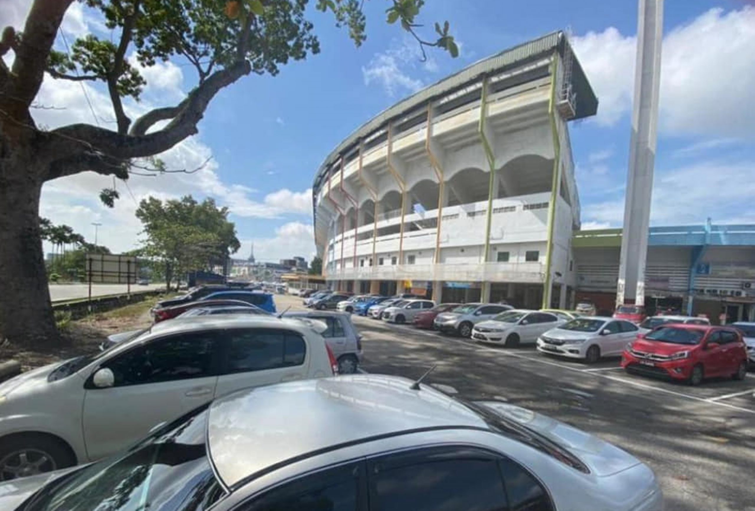 关丹达鲁马目体育场 14日起征收停车费