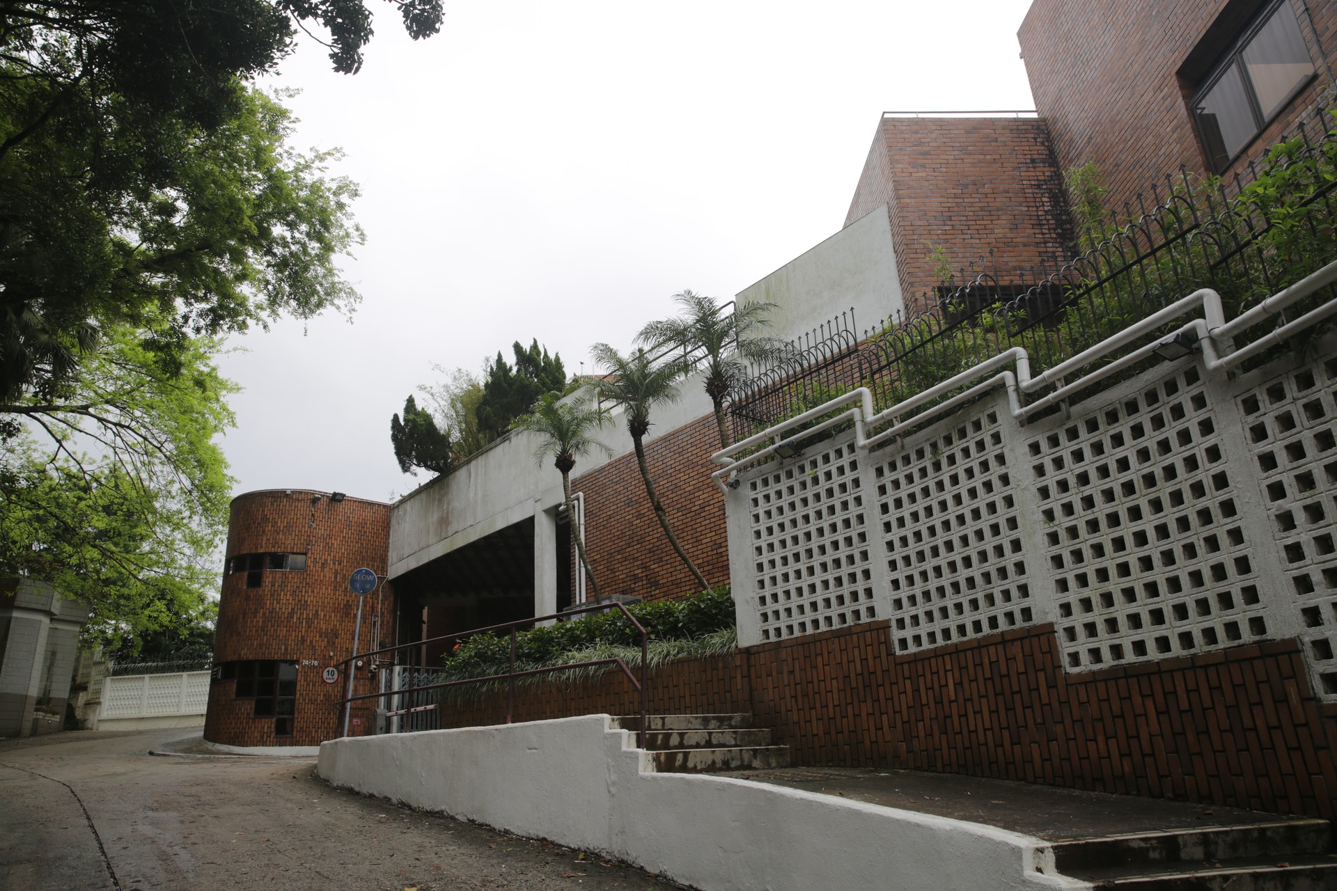 前妻疑遭男友打伤 魏骏杰抛佛偈回应