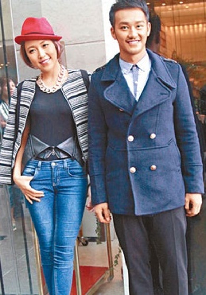 双喜临门! 吴浩康奉子成婚