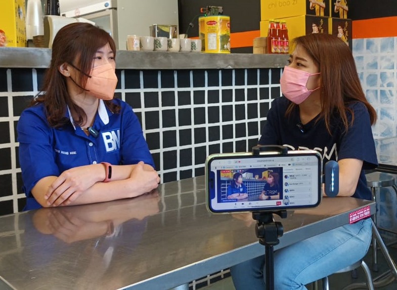 (取代签发）**已签发**柔：封底：另类竞选手法，陈贤绮直播介绍美食