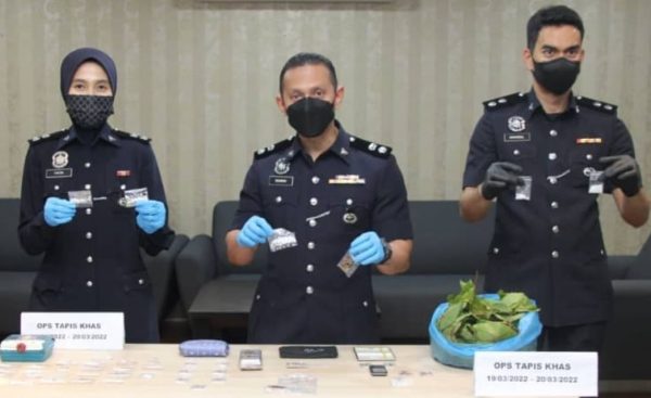 可做后面版头-大都会：瓜冷警方特别过滤行动捉17人及价值3900各类毒品