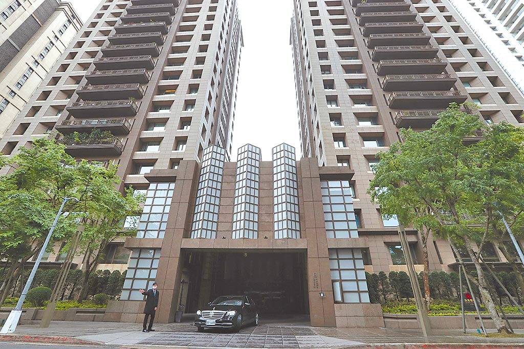 台媒曝大S今天登记 S妈发文怼:管不了你的爱