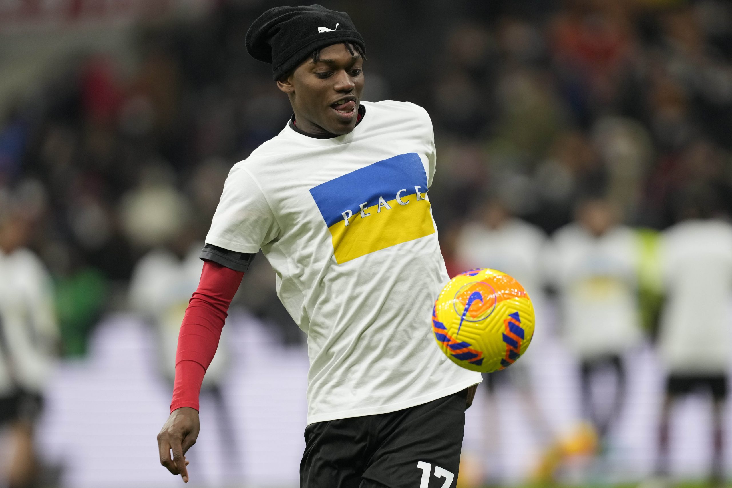 国米大胜暂夺回榜首  米兰斗拿波利不相让