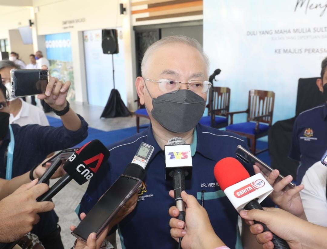 夜报封面∕国:新闻:魏家祥:国家边界海、陆、空通道开通免隔离入境,国内6个国际机场同时开放