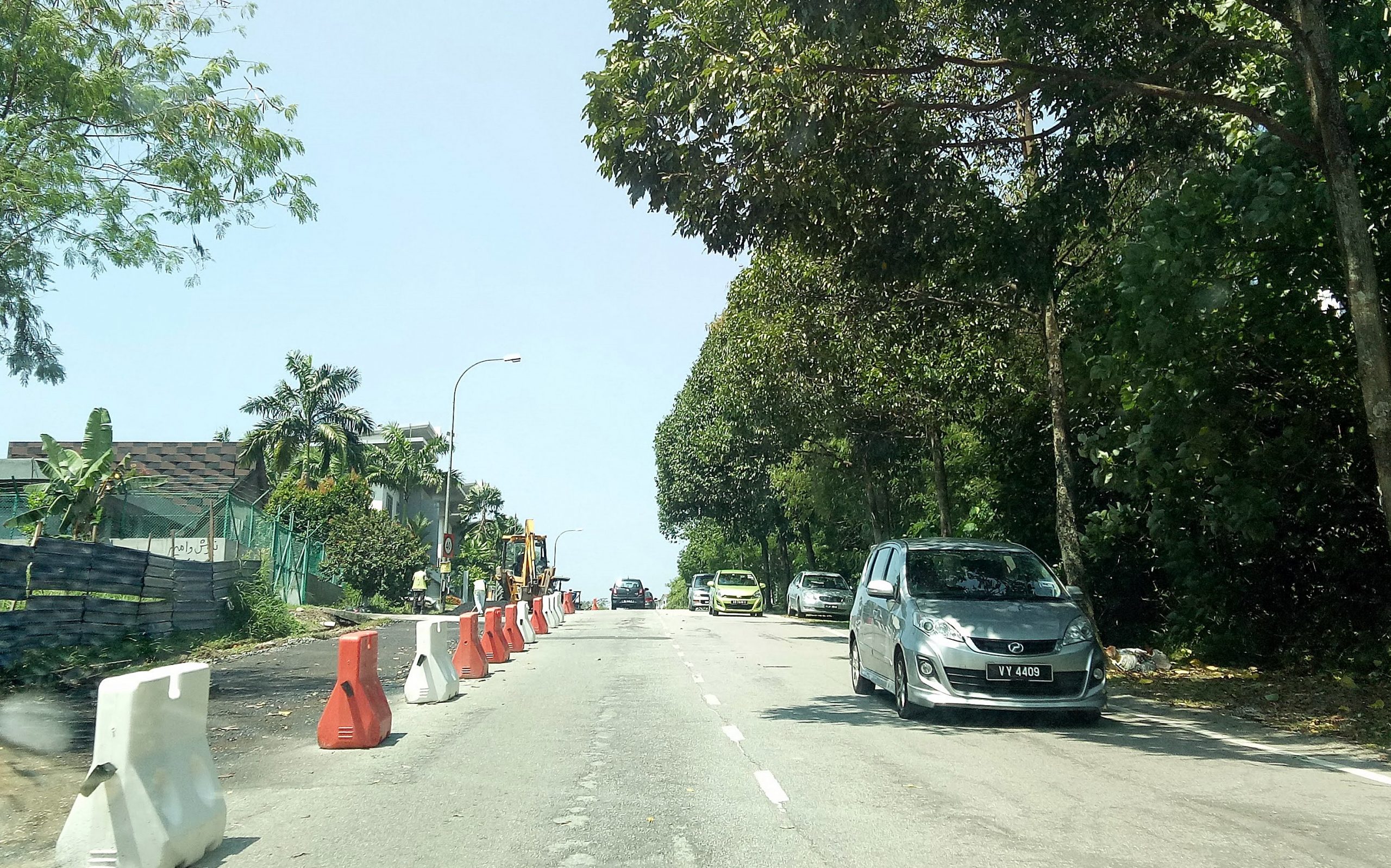 大都会 /ME02头/ 民生投诉: 水管连接工程导致路况糟糕/ 6图