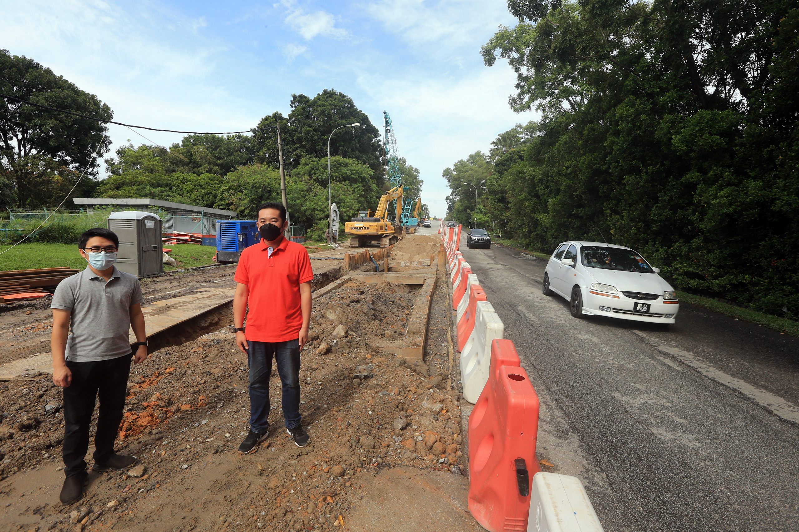 大都会 /ME02头/ 民生投诉: 水管连接工程导致路况糟糕/ 6图