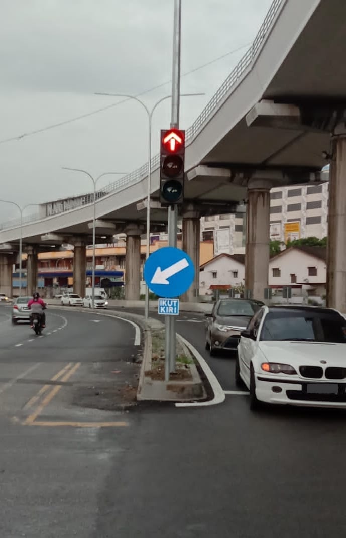 大都会/中路交通告示牌已安装